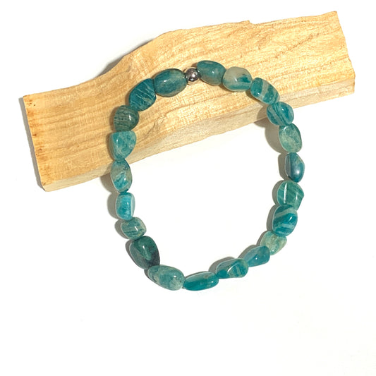 Bracelet en amazonite, une pierre apaisante qui équilibre tes émotions et t'apporte sérénité, tout en favorisant la communication et l'expression de soi