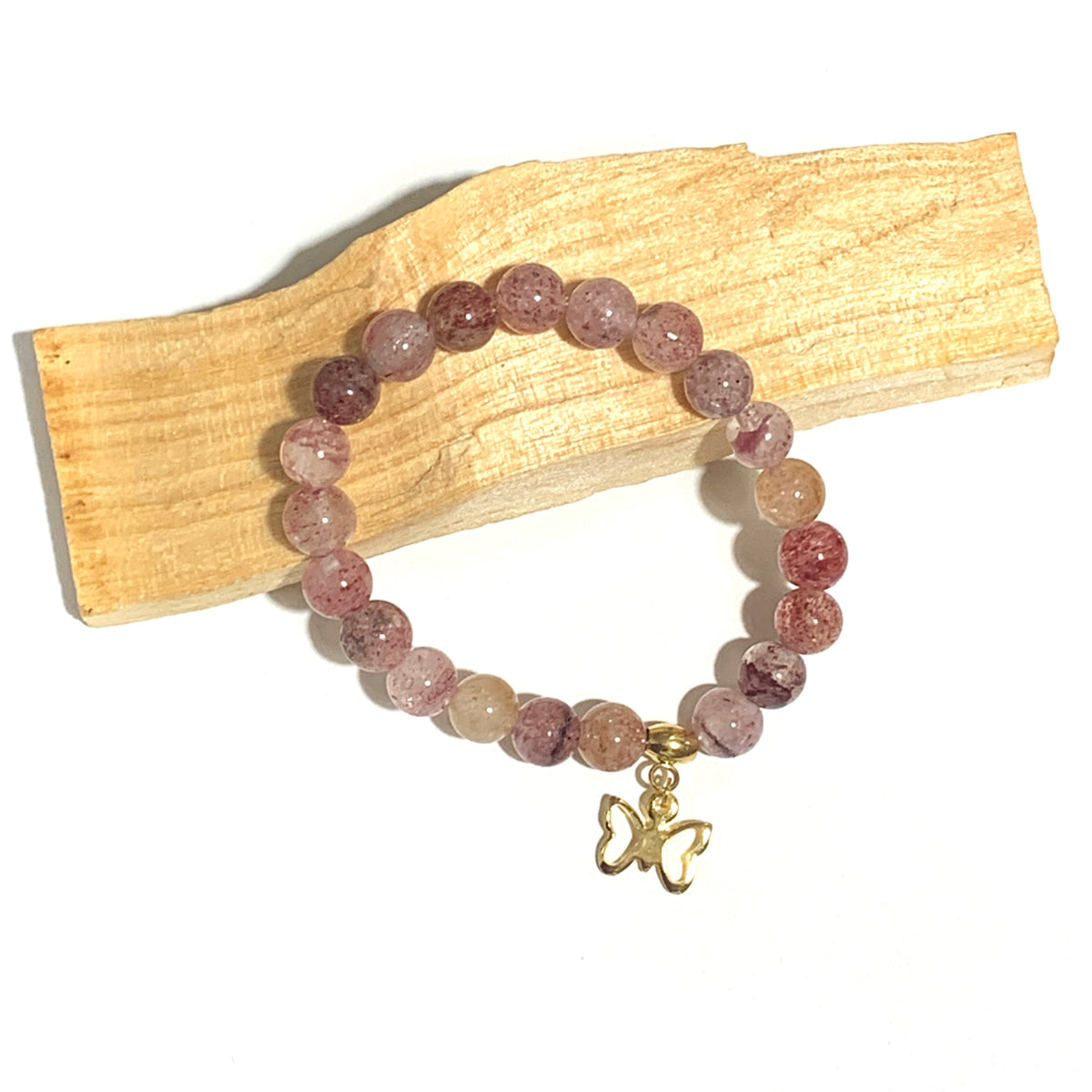 Ce bracelet en quartz fraise 6mm, d’une douce teinte rosée, favorise l’amour de soi, la guérison émotionnelle et l’ouverture du cœur. Une pierre idéale pour attirer douceur et harmonie dans votre vie