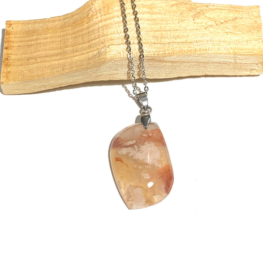 Collier en acier inoxydable avec pendentif en agate fleur, une pierre de douceur et d'harmonie, idéal pour apaiser l'esprit