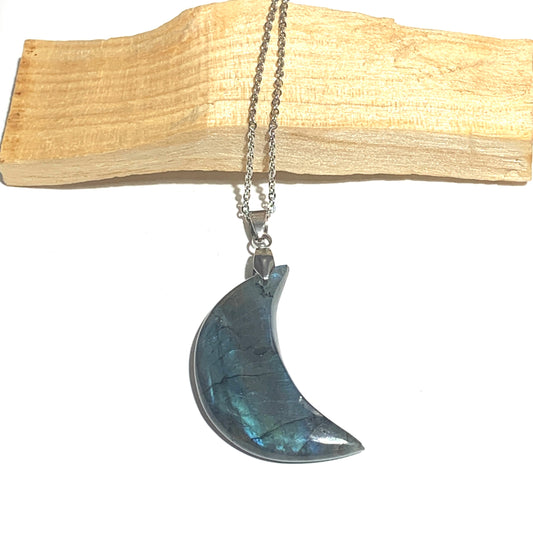 Collier en acier inoxydable avec pendentif en labradorite, une pierre magique qui protège et renforce l'aura